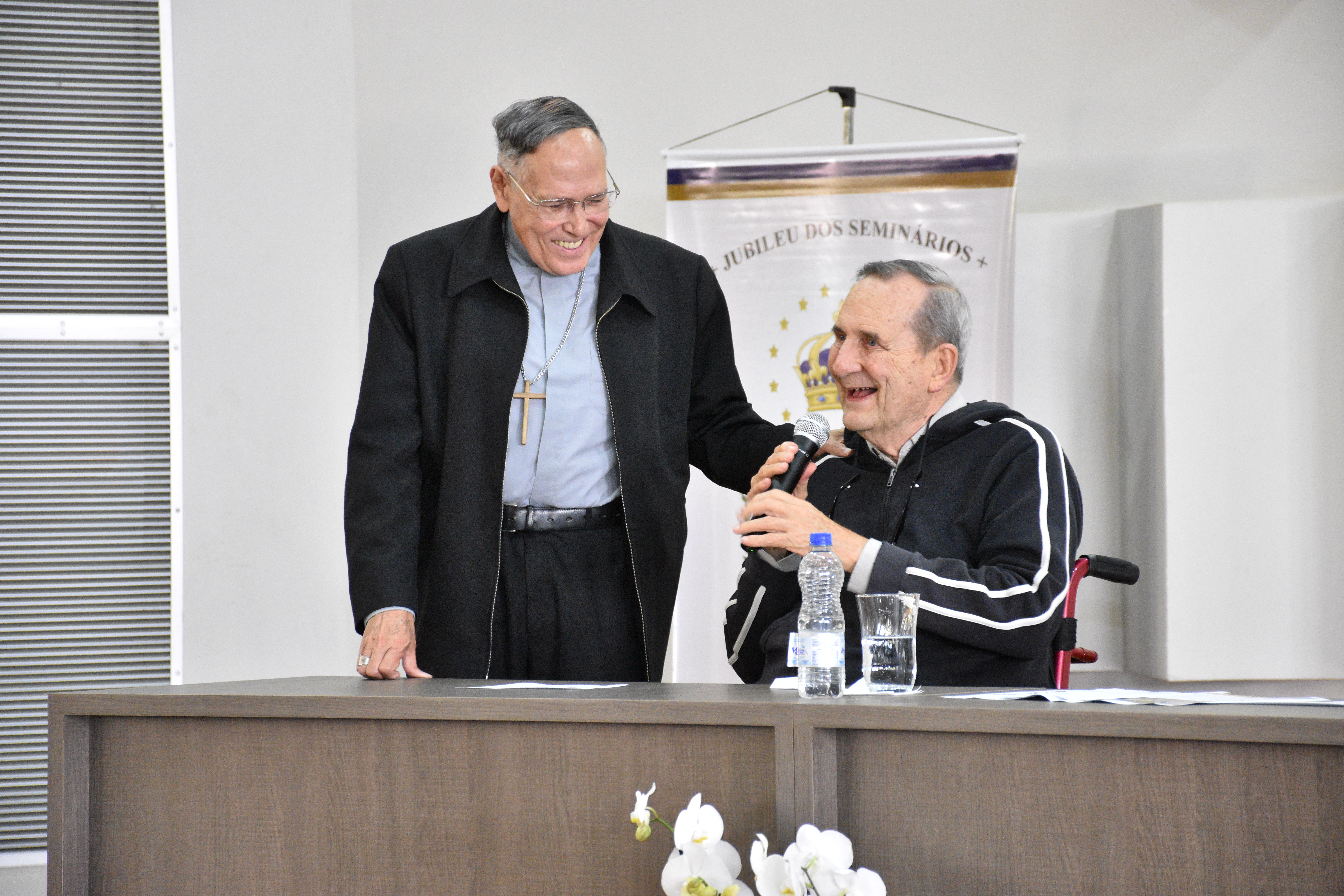 Monsenhor João Daiber assessorou o primeiro tema Padre José
