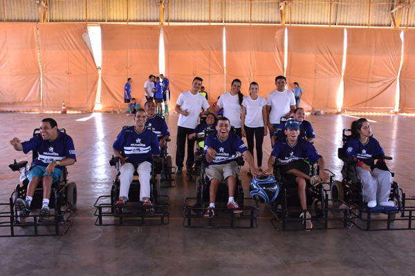 Time de cadeirantes organizado pelo hospital Vila São Cottolengo, com função terapêutica e integradora