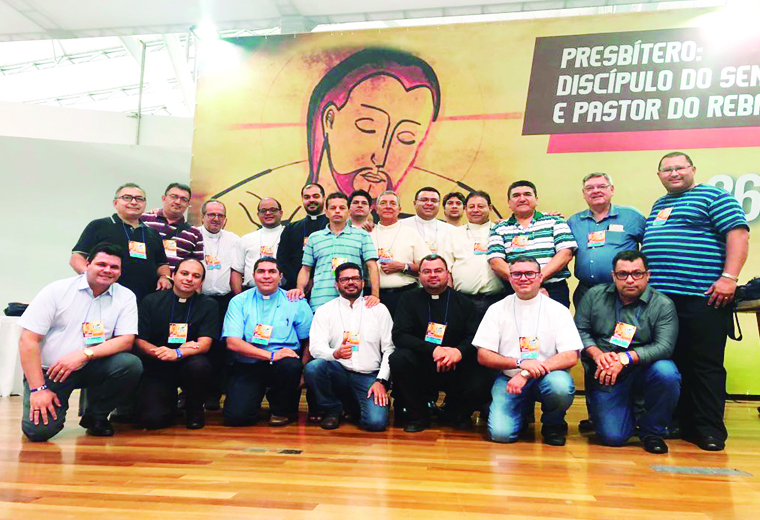 Grupo de padres do Regional Centro-Oeste da CNBB, representantes das dioceses de Goiás e do Distrito Federal