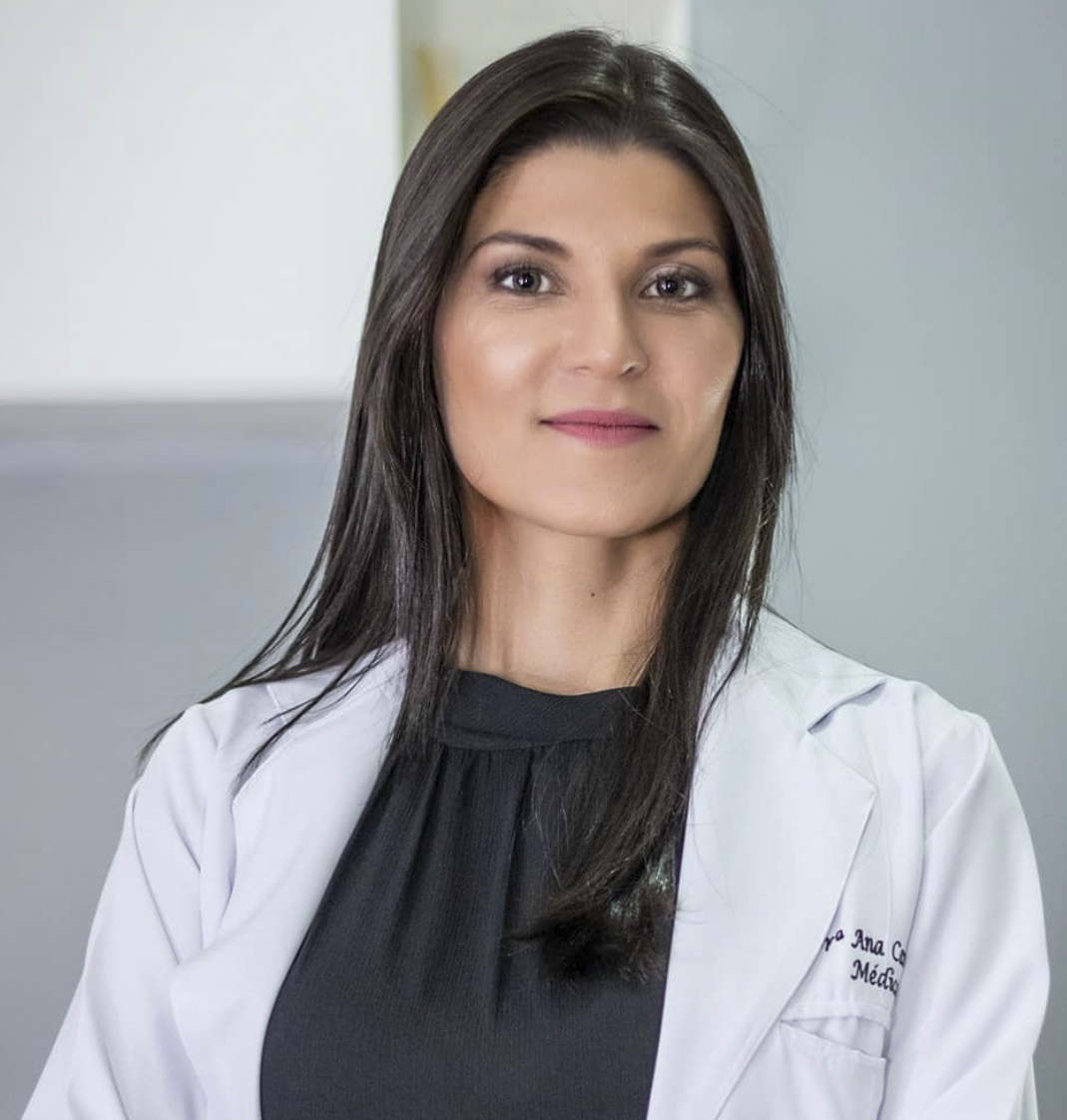 Dr.  Ana Caroline Vilela.